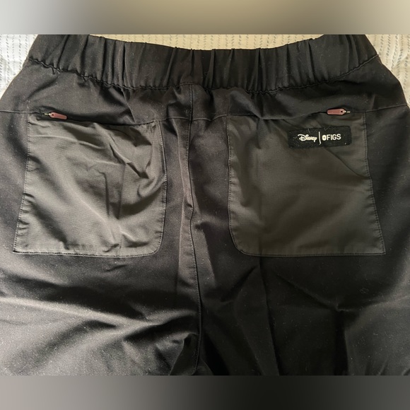 DINSEY X FIGS COLLAB - Picture 10 of 16